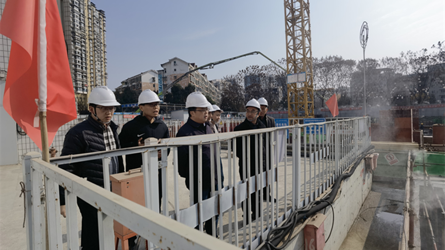圖二：集團黨委委員、副總經(jīng)理倪丹督導(dǎo)嘉來建工安全工作