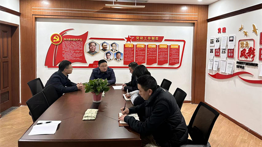 圖五：集團總會計師齊飛、副總經(jīng)理馬江水督導(dǎo)金控小貸安全工作